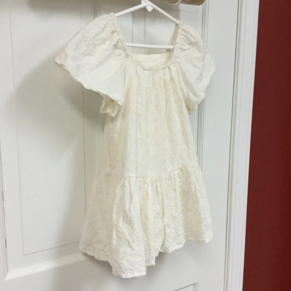 ZARA sz 2 - 3 Yrs Dress Tone on Tone Short Sleeves Square Neck Embroidery Cream